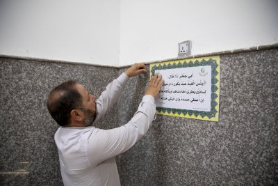 قسم المعارف ينشر أحاديث الرسول الأكرم وأهل البيت (عليهم السلام) في جامعة كربلاء
