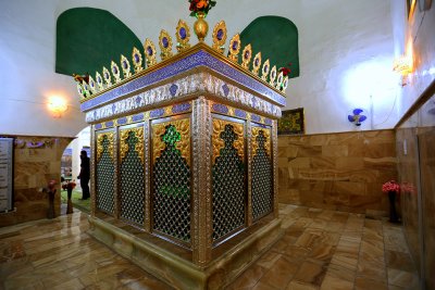 مرقد ثقة الاسلام الشيخ ابو جعفر محمد بن يعقوب بن اسحاق الكليني الرازي البغدادي
