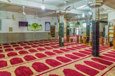 جامع الامام علي عليه السلام يقع في شارع الامام علي عليه السلام