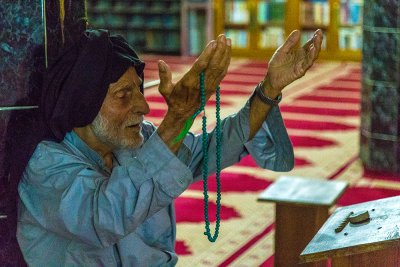جامع الامام علي عليه السلام يقع في شارع الامام علي عليه السلام
