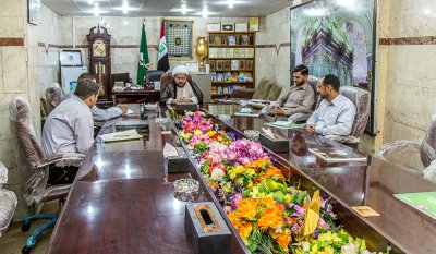 فضيلة الشيخ عمار الهلالي رئيس قسم شؤون المعارف الإسلامية والإنسانية في العتبة العباسية المقدسة يجتمع مع كادر مركز تراث كربلاء