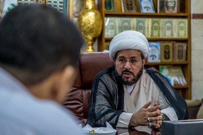 فضيلة الشيخ عمار الهلالي رئيس قسم شؤون المعارف الإسلامية والإنسانية في العتبة العباسية المقدسة يجتمع مع كادر مركز تراث كربلاء