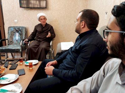 بالصور | طلبة من مدرسة الشهيد عبد الحسين البرونسي  التابعة للحوزة العلمية في مدينة مشهد المقدسة  العاملة  بمجال التحقيق في ضيافة مركز التراث الإسلامي.