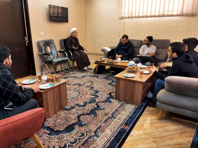 بالصور | طلبة من مدرسة الشهيد عبد الحسين البرونسي  التابعة للحوزة العلمية في مدينة مشهد المقدسة  العاملة  بمجال التحقيق في ضيافة مركز التراث الإسلامي.
