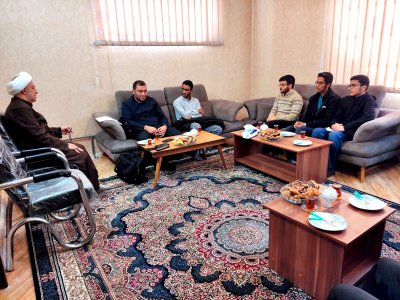 بالصور | طلبة من مدرسة الشهيد عبد الحسين البرونسي  التابعة للحوزة العلمية في مدينة مشهد المقدسة  العاملة  بمجال التحقيق في ضيافة مركز التراث الإسلامي.