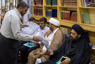 التطبيق العملي لدورة الفهرسة التي يقيمها قسم شؤون المعارف الاسلامية والانسانية في العتبة العباسية المقدسة