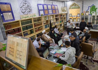 التطبيق العملي لدورة الفهرسة التي يقيمها قسم شؤون المعارف الاسلامية والانسانية في العتبة العباسية المقدسة