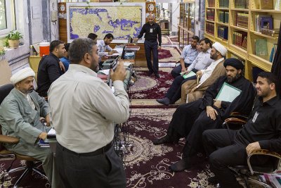 التطبيق العملي لدورة الفهرسة التي يقيمها قسم شؤون المعارف الاسلامية والانسانية في العتبة العباسية المقدسة