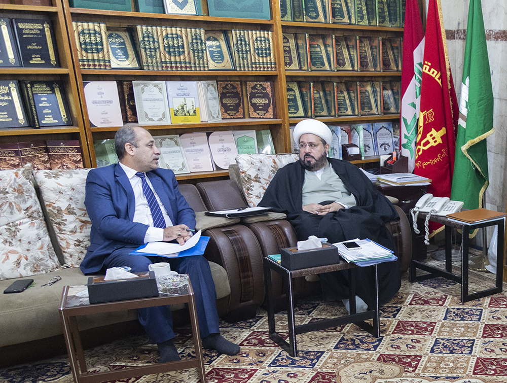 لمناقشة استعدادات المؤتمر العلمي الدولي حول العلامة الشيخ ( آغا بزرك الطهراني )... رئيس قسم شؤون المعارف الإسلامية والإنسانية يستقبل عميد كلية التربية في جامعة الكوفة 