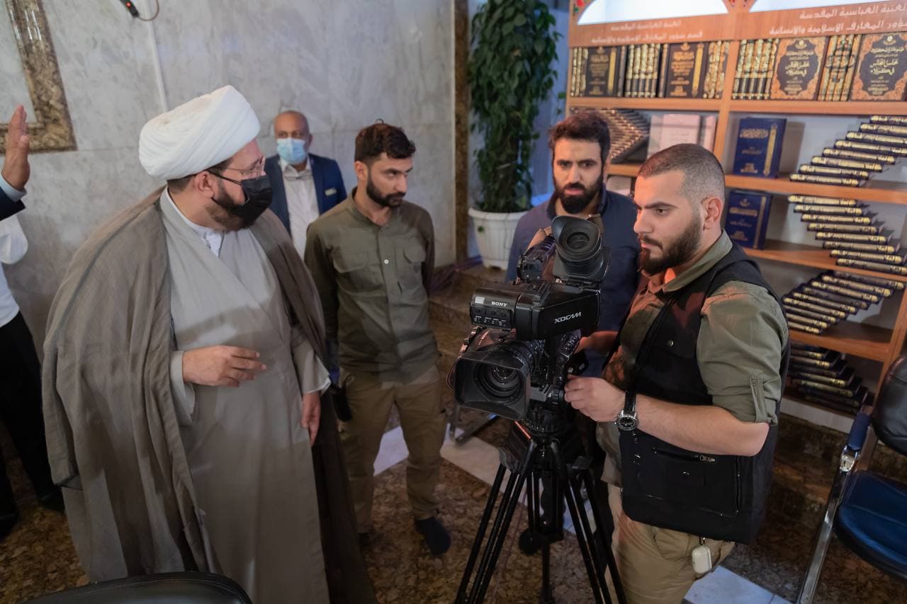 كلية المعارف وجامعة أهل البيت عليهم السلام.. بين أداء مناسك العمرة وزيارة الإمام الرضا عليه السلام