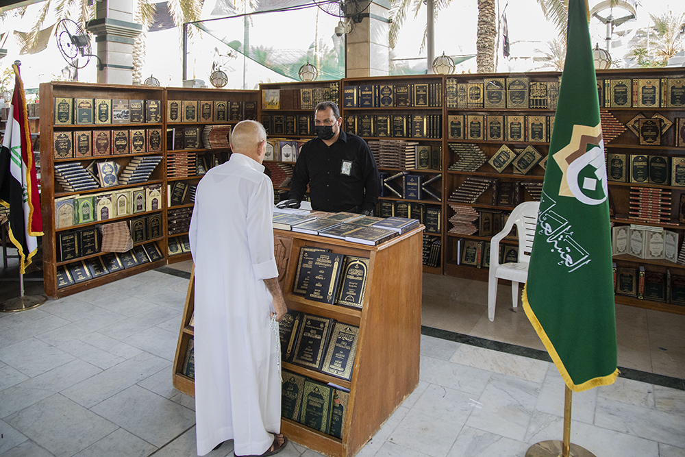 بالصور... جناح قسم شؤون المعارف الإسلامية و الإنسانية التابع للعتبة العباسية المقدسة في معرض (تراتيل سجّادية) الدوليّ للكتاب بنسخته السابعة ولليوم الثالث على التوالي، يذكر المعرض تُقيمه العتبةُ الحسينيّة المقدّسة في منطقة ما بين الحرمين الشريفين, بمناسبة 