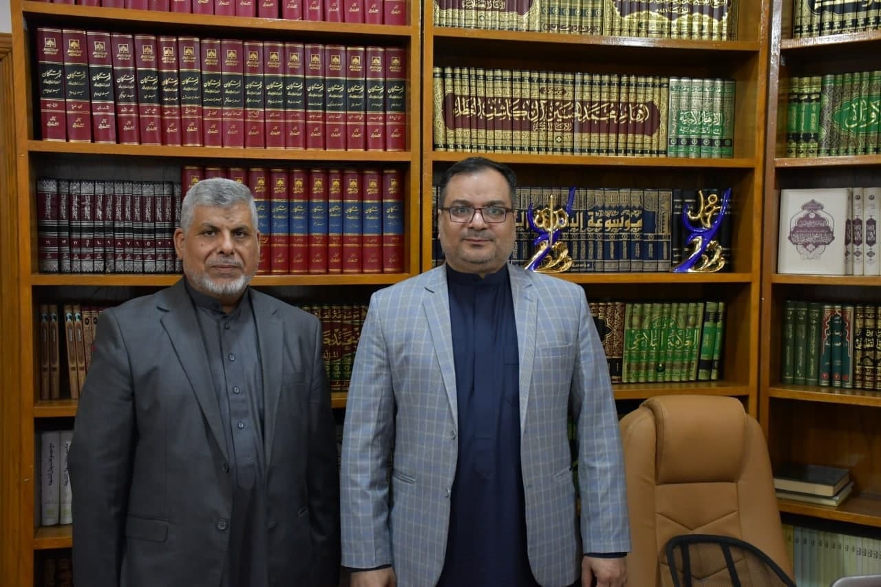 مدير مركز تراث النجف الأشرف يستقبل مدير المكتبة المركزية في جامعة البصرة