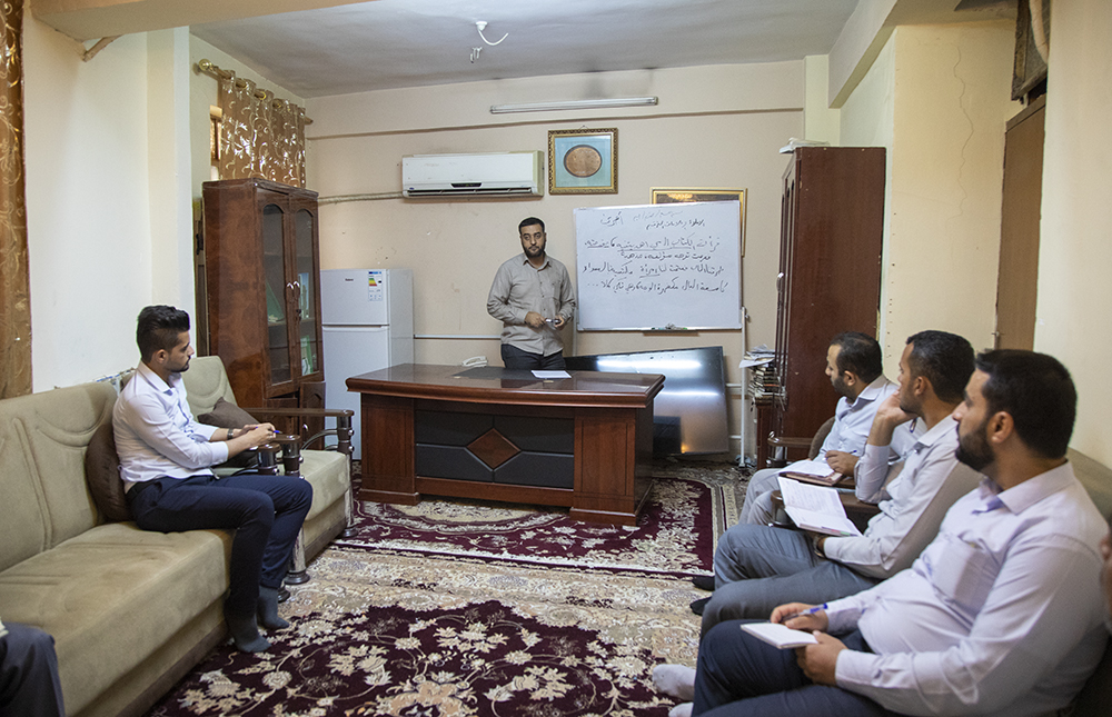 قسم شؤون المعارف الإسلامية والإنسانية يختتم دورةً في اللغة العربية لمنتسبيه
