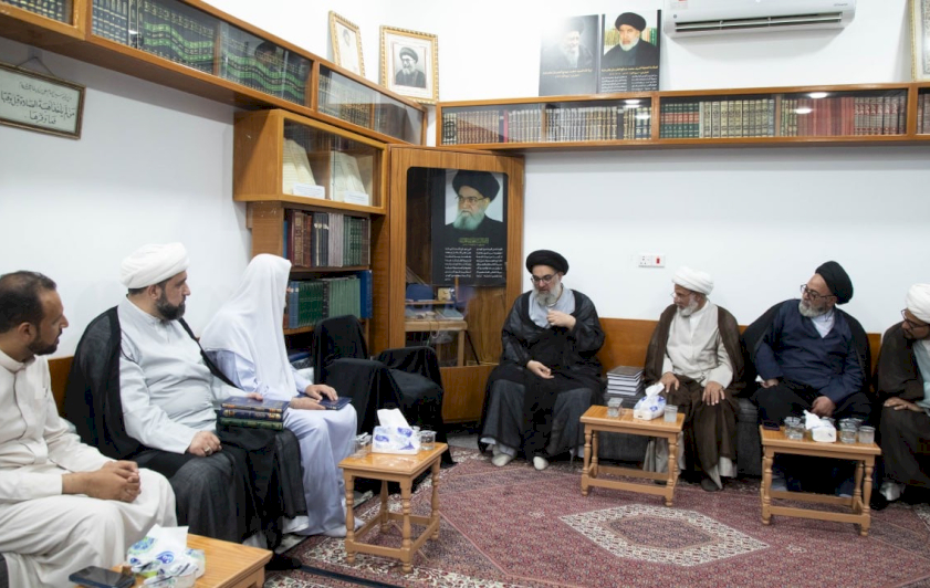 وفدٌ مِن قسمِ المعارفِ يزورُ السَّيدينِ الخبازَ والخِرسان في النَّجفِ الأشرفِ