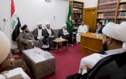 فضيلةُ الشّيخ الهلاليّ يزورُ مركزَ تُراثِ النجفِ