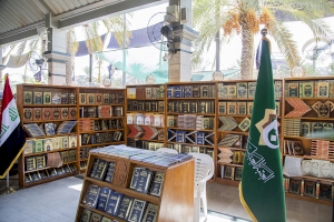 بمؤلَّفاتٍ تُراثيَّة وثقافيَّة  قسمُ شؤونِ المعارِفِ الإسلاميّة والإنسانيّة يطرِّزُ أجنحةَ معرضَ (تَراتيل سَجّاديّة) السَّنويِّ السَّابِع
