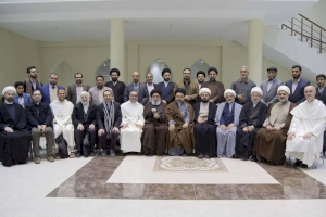 رئيس قسم شؤون المعارف الإسلامية والإنسانية يحضر جلسة علمية أقامتها كلية الفقه الجامعة في النجف الأشرف