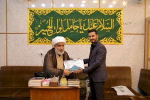 قسم المعارف الإسلامية والانسانية يوزع اصداراته الجديدة