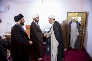 للاطَّلاع على سَيْر عمل المشاريع التحقيقية   رئيس قسم شؤون المعارف الإسلامية والإنسانية يزور مركز تراث النجف الأشرف 