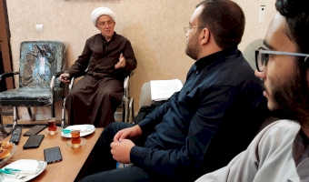 بالصور | طلبة من مدرسة الشهيد عبد الحسين البرونسي  التابعة للحوزة العلمية في مدينة مشهد المقدسة  العاملة  بمجال التحقيق في ضيافة مركز التراث الإسلامي.