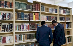 مركزُ تُراثِ الجَنوبِ يزورُ مكتباتِ ذي قارِ