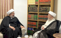 وفدُ المعارفِ يزورُ المرجعَ الشيخَ جعفرَ سبحاني