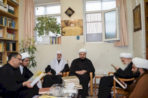 وفد العتبة العبّاسيّة المقدّسة يلتقي المرجع الدينيّ آية الله العظمى الشيخ لطف الله الصافي – دام ظلّه- في مدينة قم المقدّسة