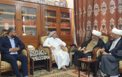 وفدٌ من المعارفِ يزورُ مكتبةَ آلِ فرعون في النجف