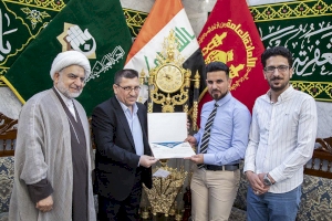 تثمينًا لجهوده في زخرفة القرآن الكريم .. قسم شؤون المعارف الاسلامية والإنسانية يُكرّم الفائز بالمرتبة الأولى بمسابقة الزخرفة
