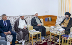 وفدٌ من مركزِ تراثِ الحلّةِ يزورُ السيّدَ آلَ قارونِ لتعزيزِ التعاونِ العلميِّ