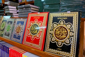 قسم شؤون المعارف الاسلامية والانسانية يفتتح مركزاً لبيع الكتب بأسعار مدعومة