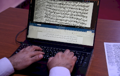 قسم شؤون المعارف يوضح مراحل التنضيد المعتمدة في إصدارات مركز تراث الجنوب