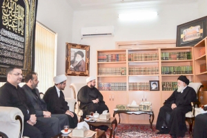 وفد العتبة العبّاسيّة المقدّسة يزور آية الله السيّد محمد جواد العلويّ البروجرديّ (دام ظلّه) في مدينة قم المقدّسة