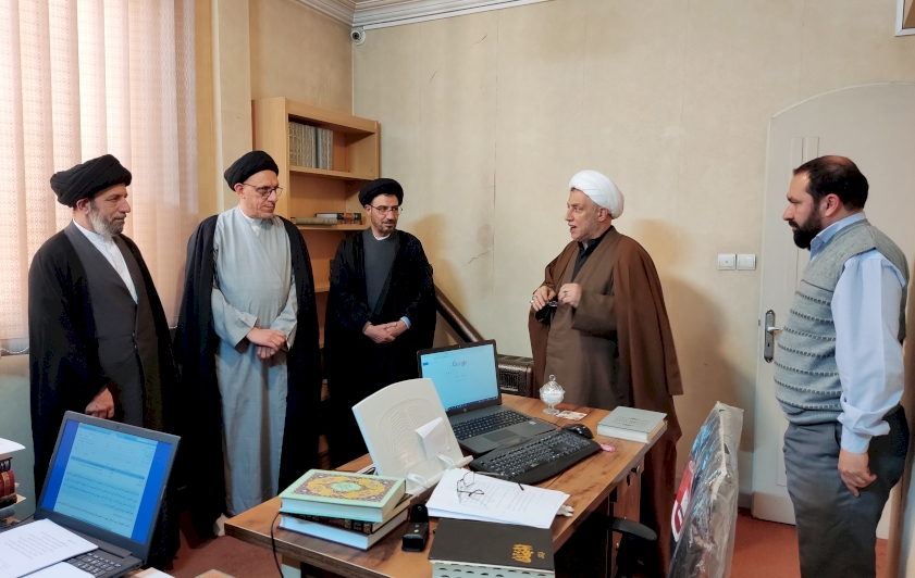 المشرفُ على قسمِ  المعارفِ يزورُ مركزَ التُراثِ الإسلاميّ