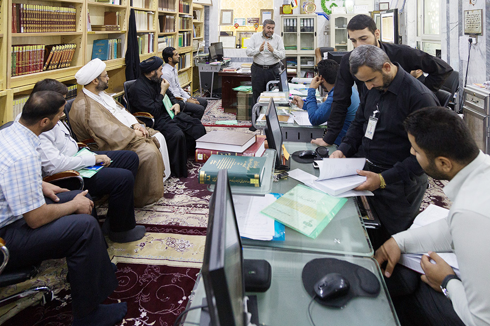 التطبيق العملي لدورة الفهرسة التي يقيمها قسم شؤون المعارف الاسلامية والانسانية في العتبة العباسية المقدسة