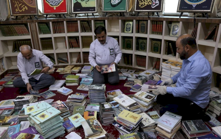 مكتبةُ تراثِ البصرةِ تَحتفي بإرثِ الأديبِ الرّاحلِ عليٍّ أَنْكِيل وتَتسلَّمُ مَكتبَتَهُ الشَّخصيَّة