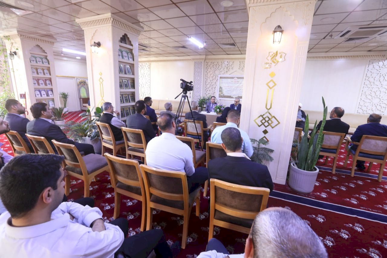 مركزُ تراثِ البصرةِ يتناولُ منظومةَ الخليلِ بنِ أحمد النحويةِ في ندوةٍ علميةٍ