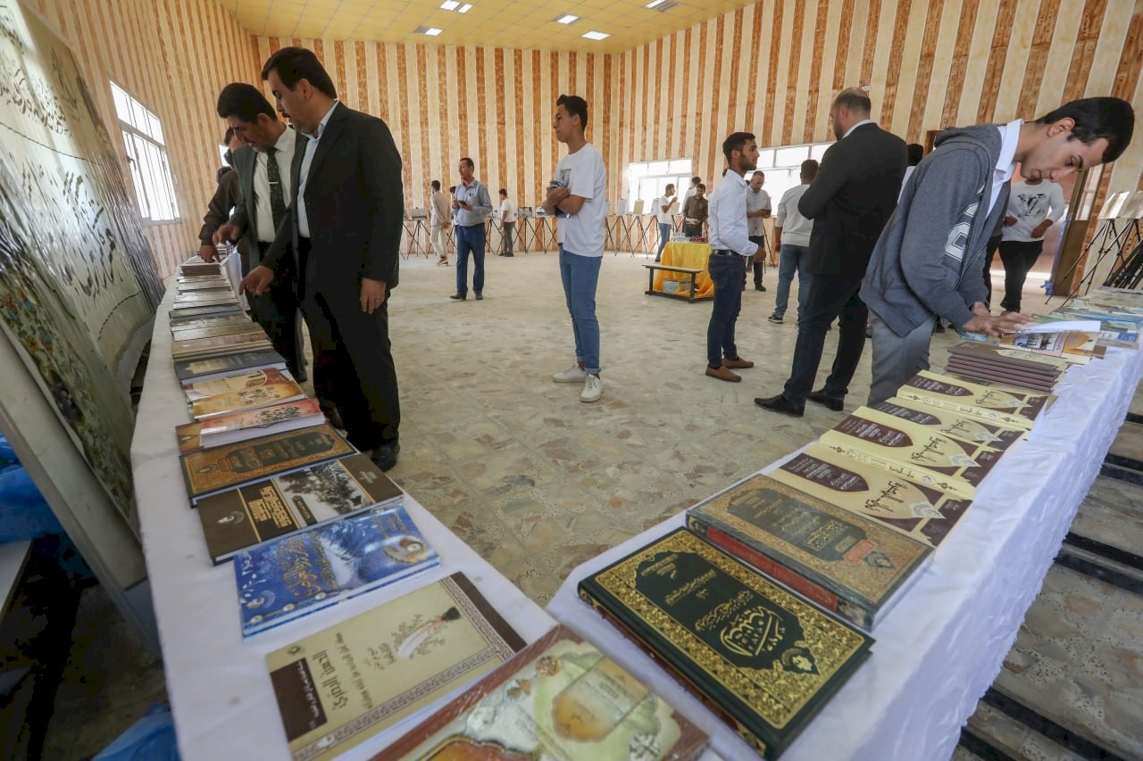 مركز تراث البصرة يقيم معرضاً للكتاب التراثي