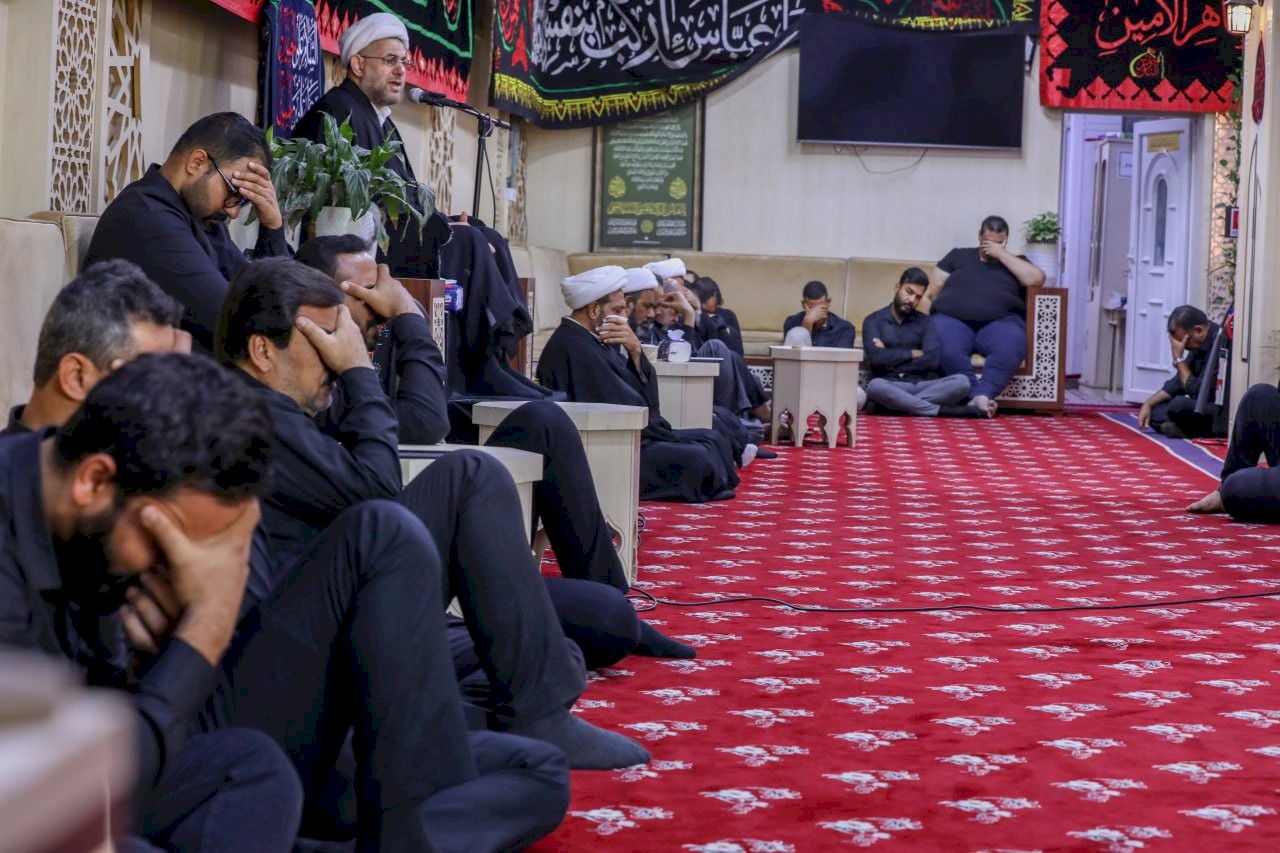 ((ذَٰلِكَ وَمَن يُعَظِّمْ شَعَائِرَ اللَّهِ فَإِنَّهَا مِن تَقْوَى الْقُلُوبِ))  مركزُ تراثِ البصرةِ يقيمُ مجلسَ عزائِهِ السنويِّ