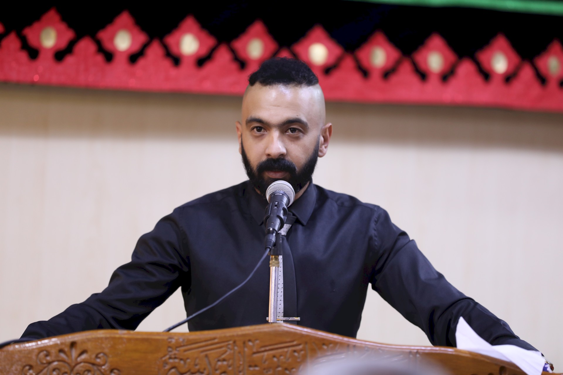عيون الجود في الشعر البصري جلسة أدبية ينظمها مركز تراث البصرة للاحتفاء بالقصائد الفائزة بمسابقة الجود العالمية  .