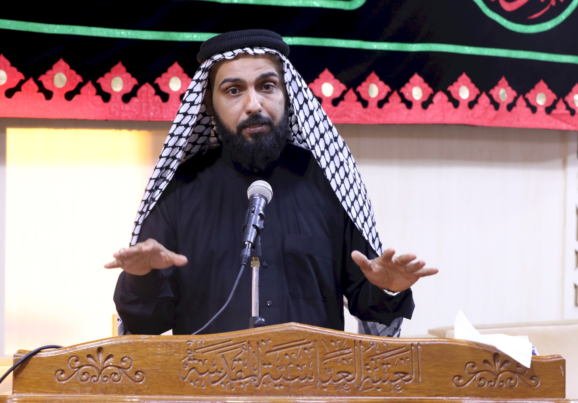 عيون الجود في الشعر البصري جلسة أدبية ينظمها مركز تراث البصرة للاحتفاء بالقصائد الفائزة بمسابقة الجود العالمية  .