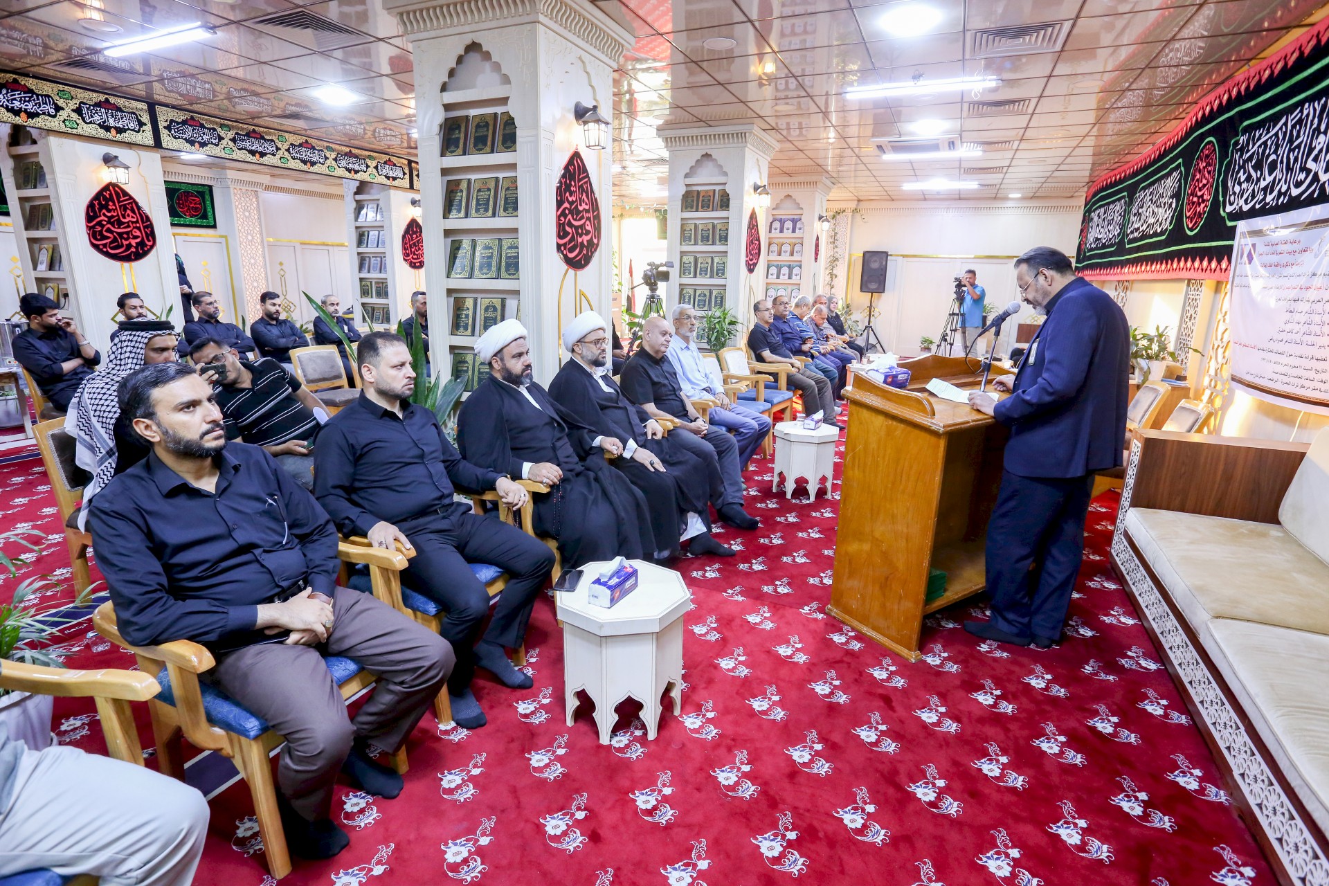 عيون الجود في الشعر البصري جلسة أدبية ينظمها مركز تراث البصرة للاحتفاء بالقصائد الفائزة بمسابقة الجود العالمية  .