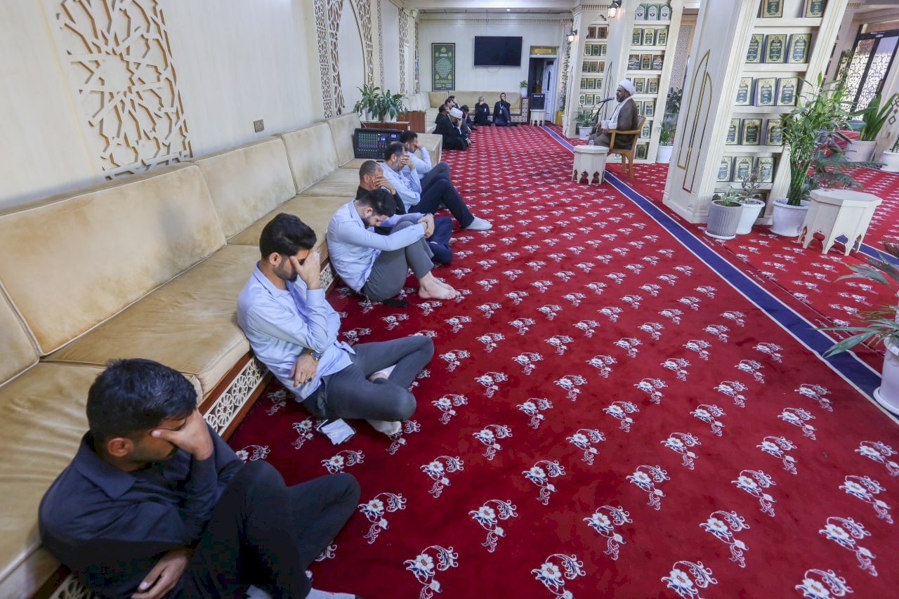 مركز تراث البصرة يقيم مجلساً للعزاء بمناسبة استشهاد الإمام العسكري (عليه السلام)