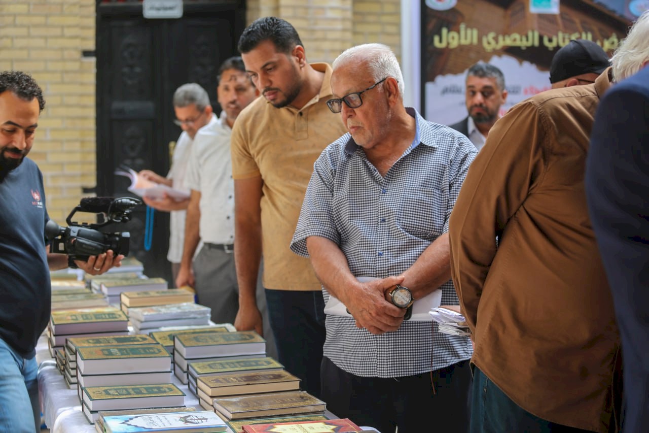 مشاركة فاعلة لمركز تراث البصرة في معرض الكتاب البصري الأول
