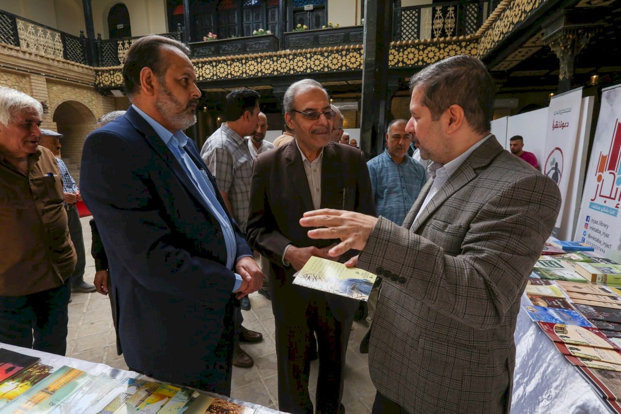 مشاركة فاعلة لمركز تراث البصرة في معرض الكتاب البصري الأول