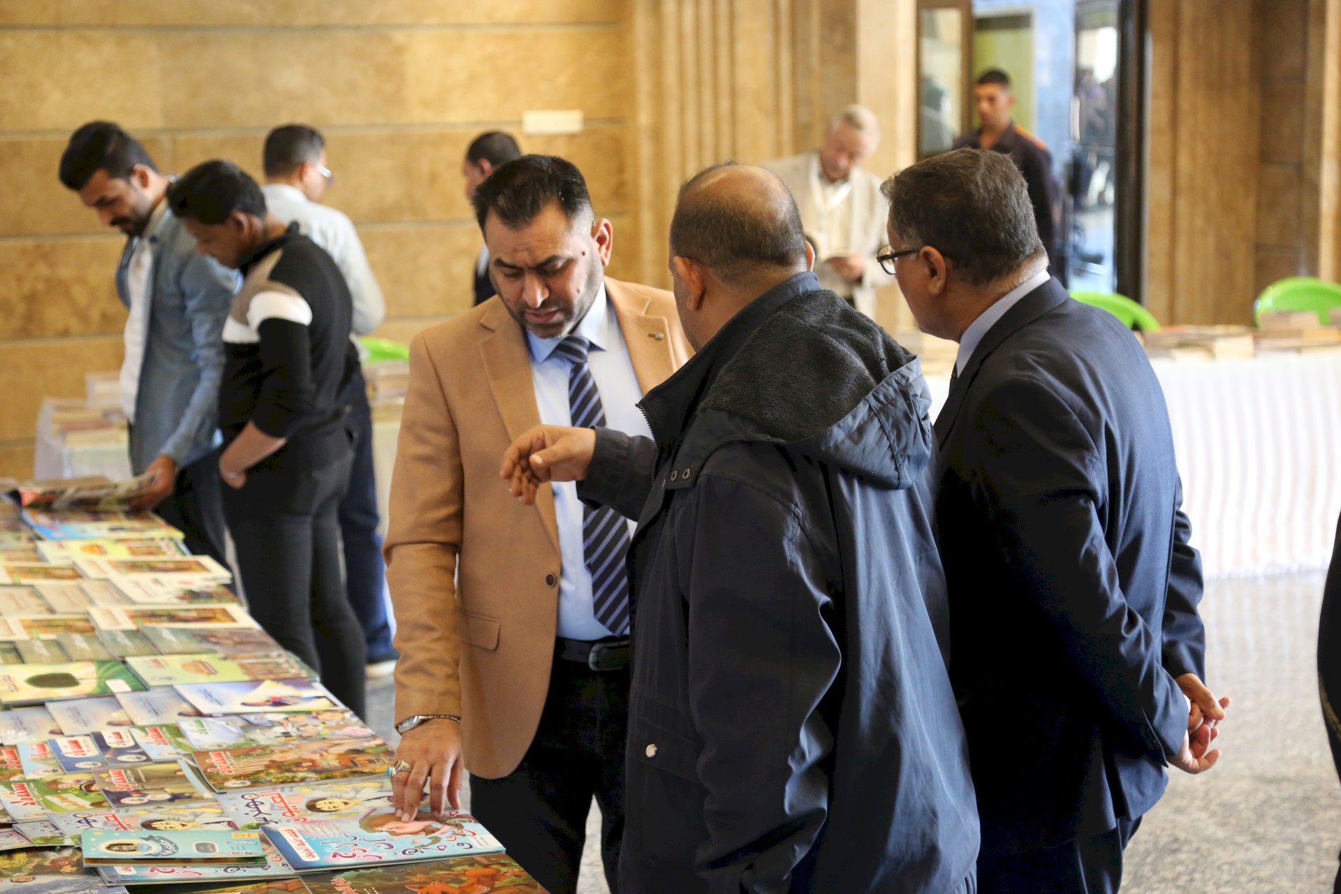 ( استطلاع ) اليوم الثاني لمعرض الكتاب البصري بنسخته الثانية :