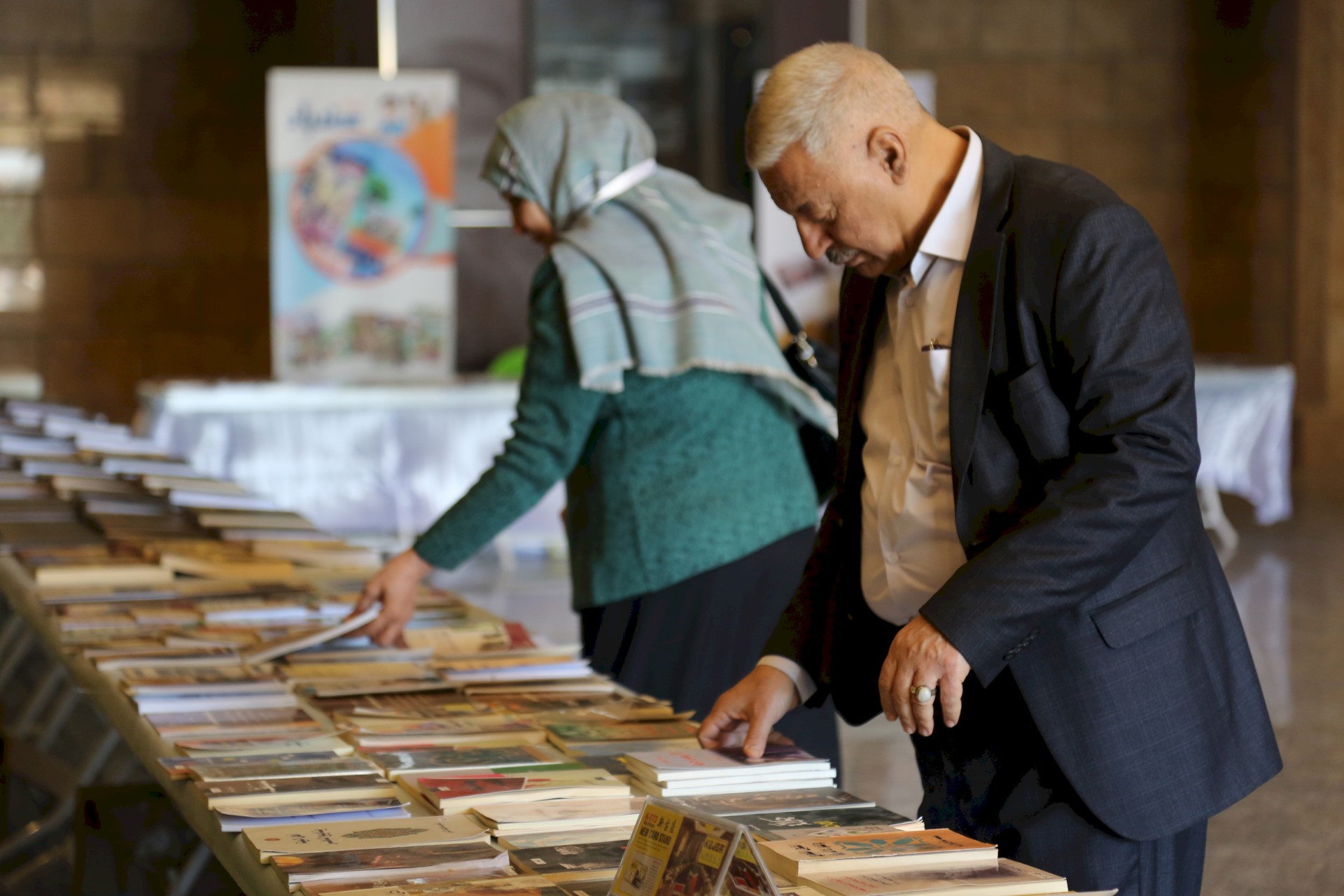 ( استطلاع ) اليوم الثاني لمعرض الكتاب البصري بنسخته الثانية :