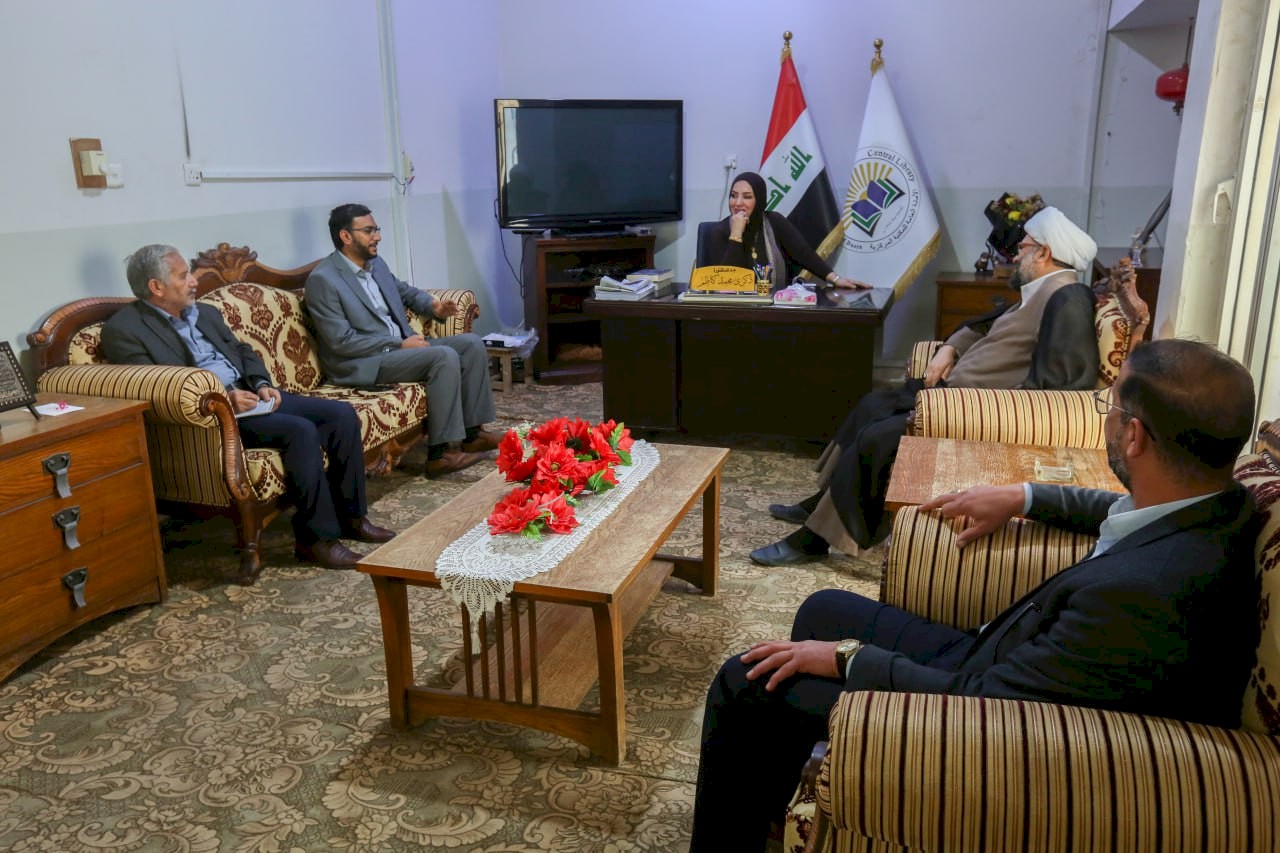 مركز تراث البصرة يلتقي مدير المكتبة المركزية بجامعة البصرة .