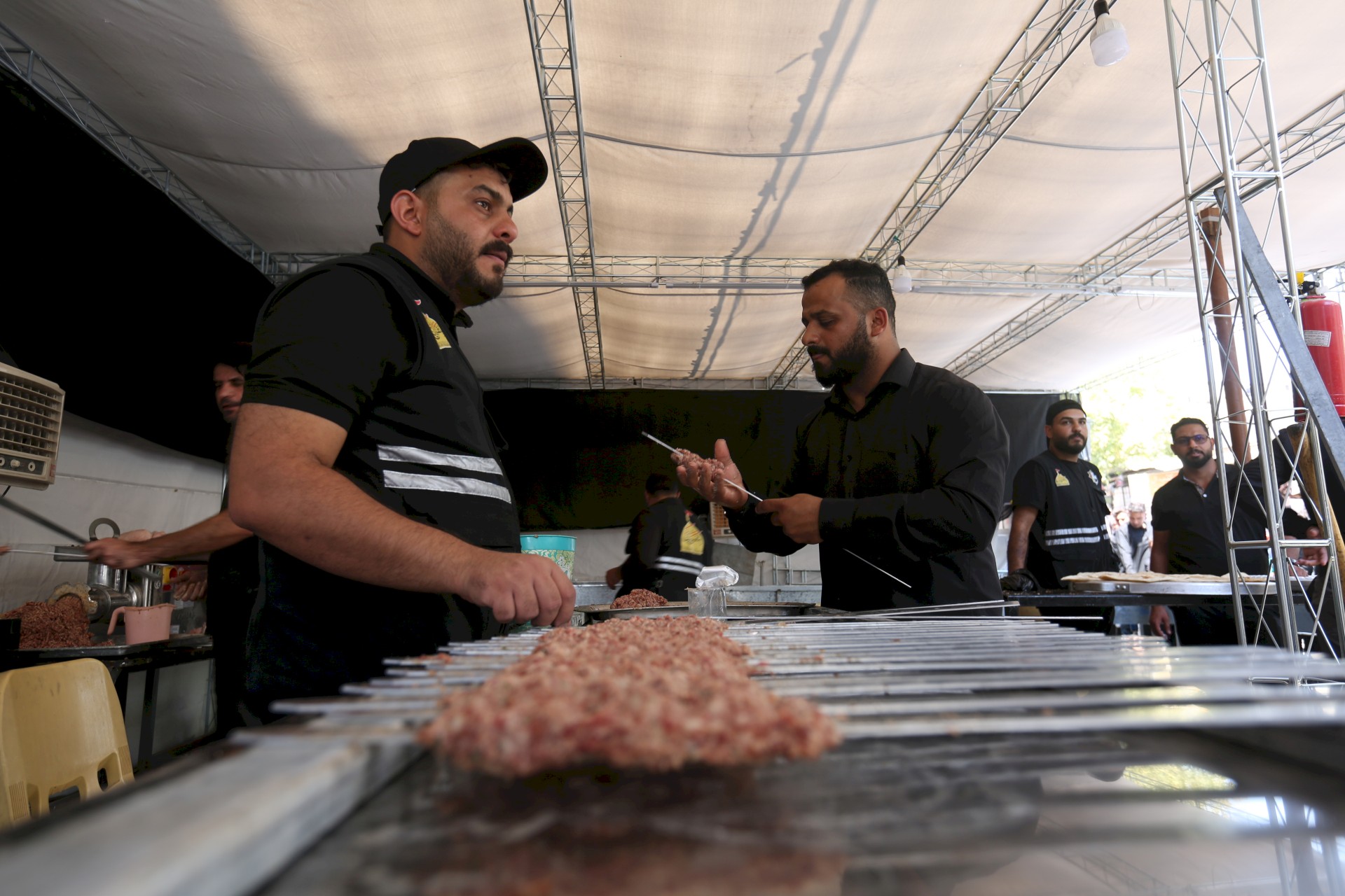 منتسبو مركز تراث البصرة يشاركون في موكب ( بنفسي انت )