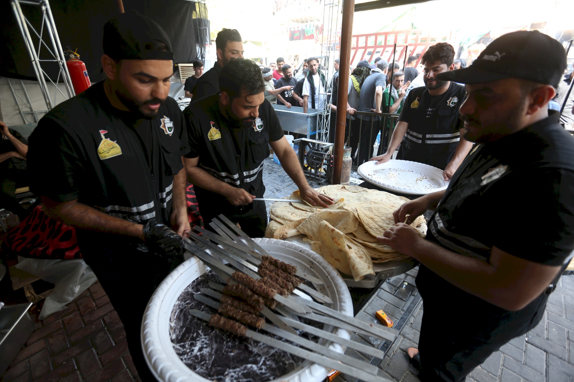 منتسبو مركز تراث البصرة يشاركون في موكب ( بنفسي انت )